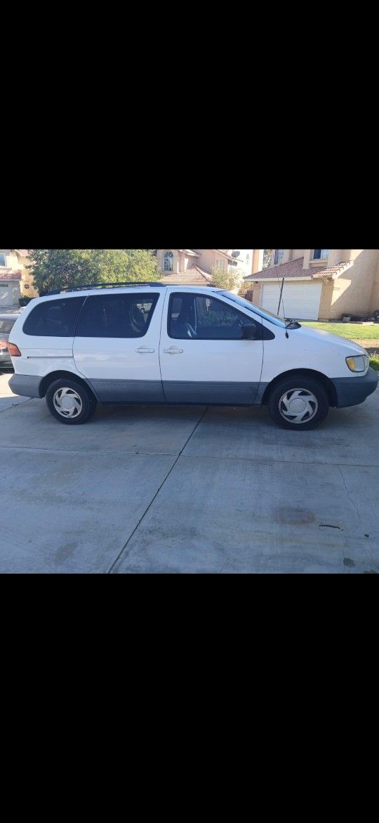 2003 Toyota Sienna