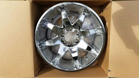 CHROME RIM 20 INCH $25