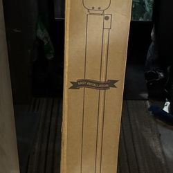 Brand New, - Baby/pet Retractable Gate/fence! $30
