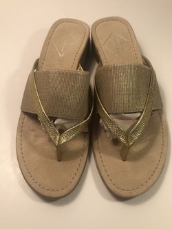 Saint John’s Bay 7M women’s Metallic sandals