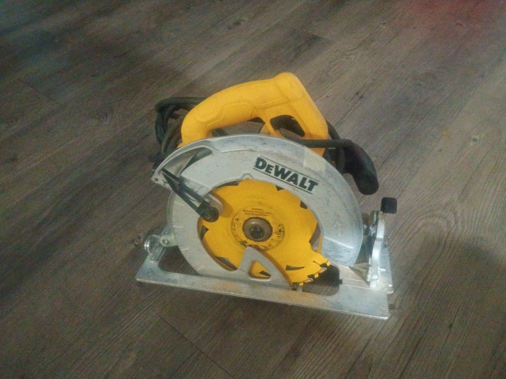 Circle Saw Dewalt