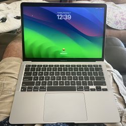 2022 MacBook Air 256GB M1