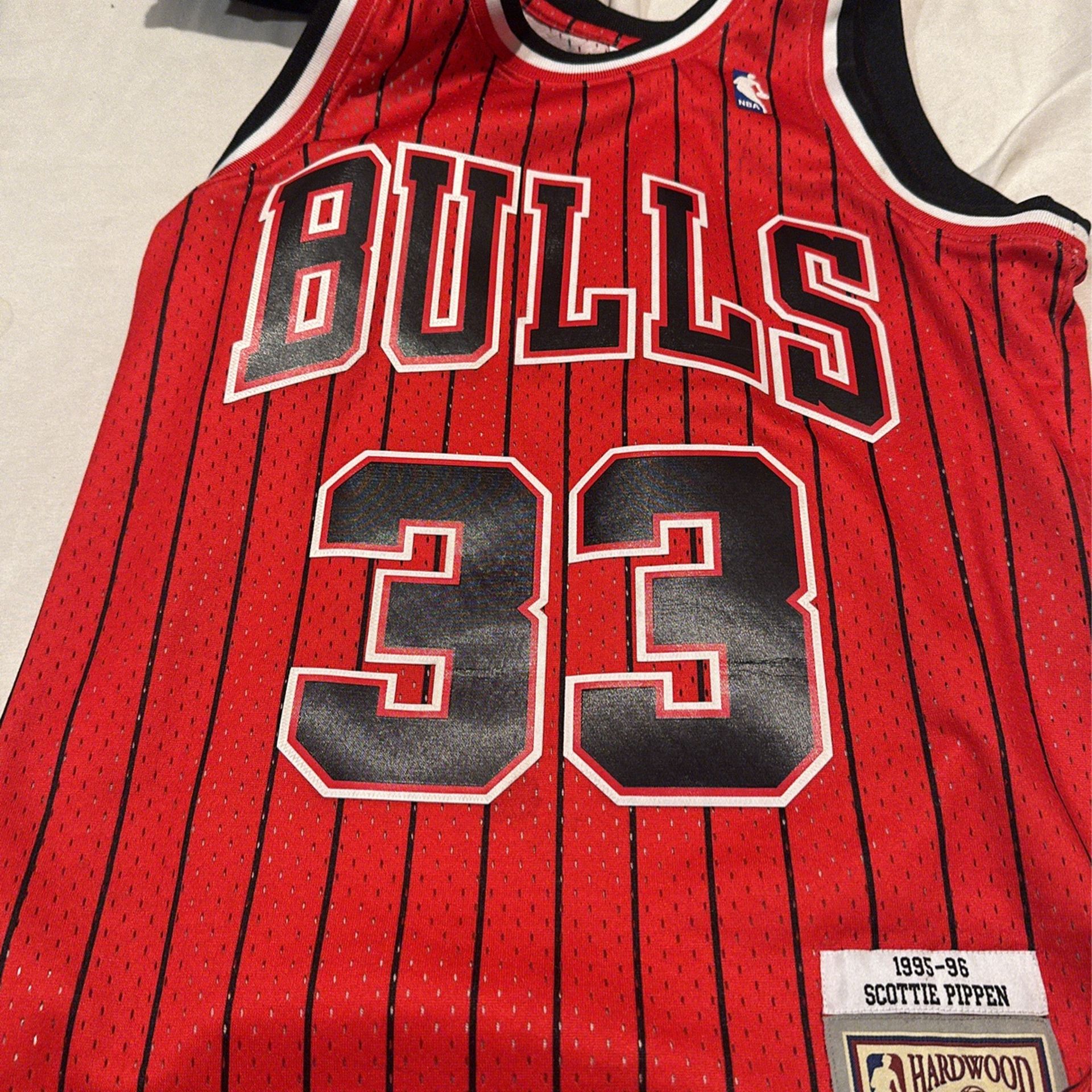 Mitchell & Ness NBA Men's Chicago Bulls Scottie Pippen 1995-96 Hardwood Classics