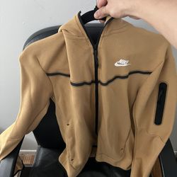 NIKE TECH HOODIE (Light Brown)
