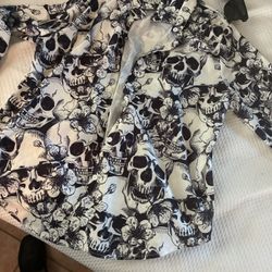 Lightweight ~ Nice Design Skulls Shirt 
