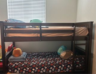 Twin/Twin Bunk Bed