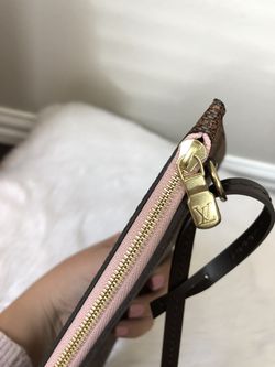 Authentic Brand NEW LV Neverfull Pouch for Sale in Houston, TX