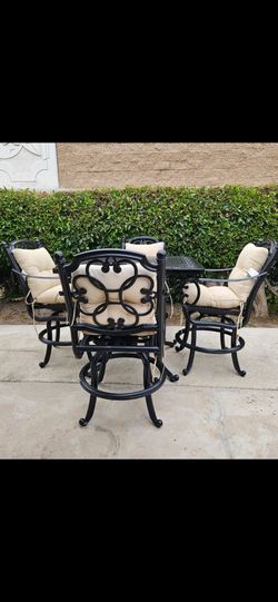 Good Quality high dining set with 4 Barstools chairs /outdoor Furniture/Cash Only