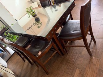 Table with 6 chairs