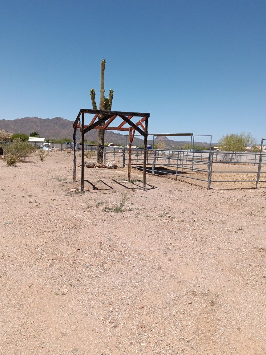 Shader (Wood) 8' X 8' X 8' With 1' Pitch In Front 9' Make Offer!