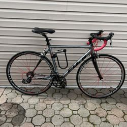 Fuji Roubaix ACR 3.0 Road Bike