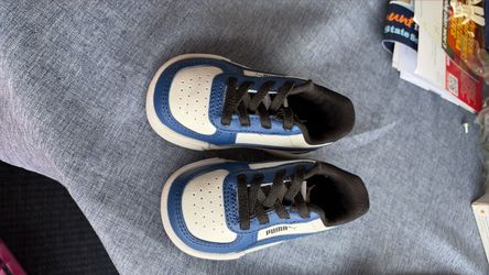 Child’s 5c puma shoes