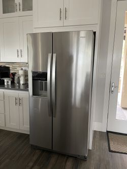 6 month old Whirlpool Refrigerator