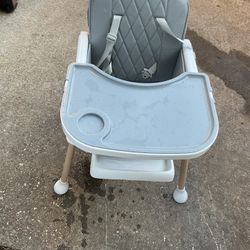 A Beautiful Medium High Chair For The Toddler (NO SHIPPING)