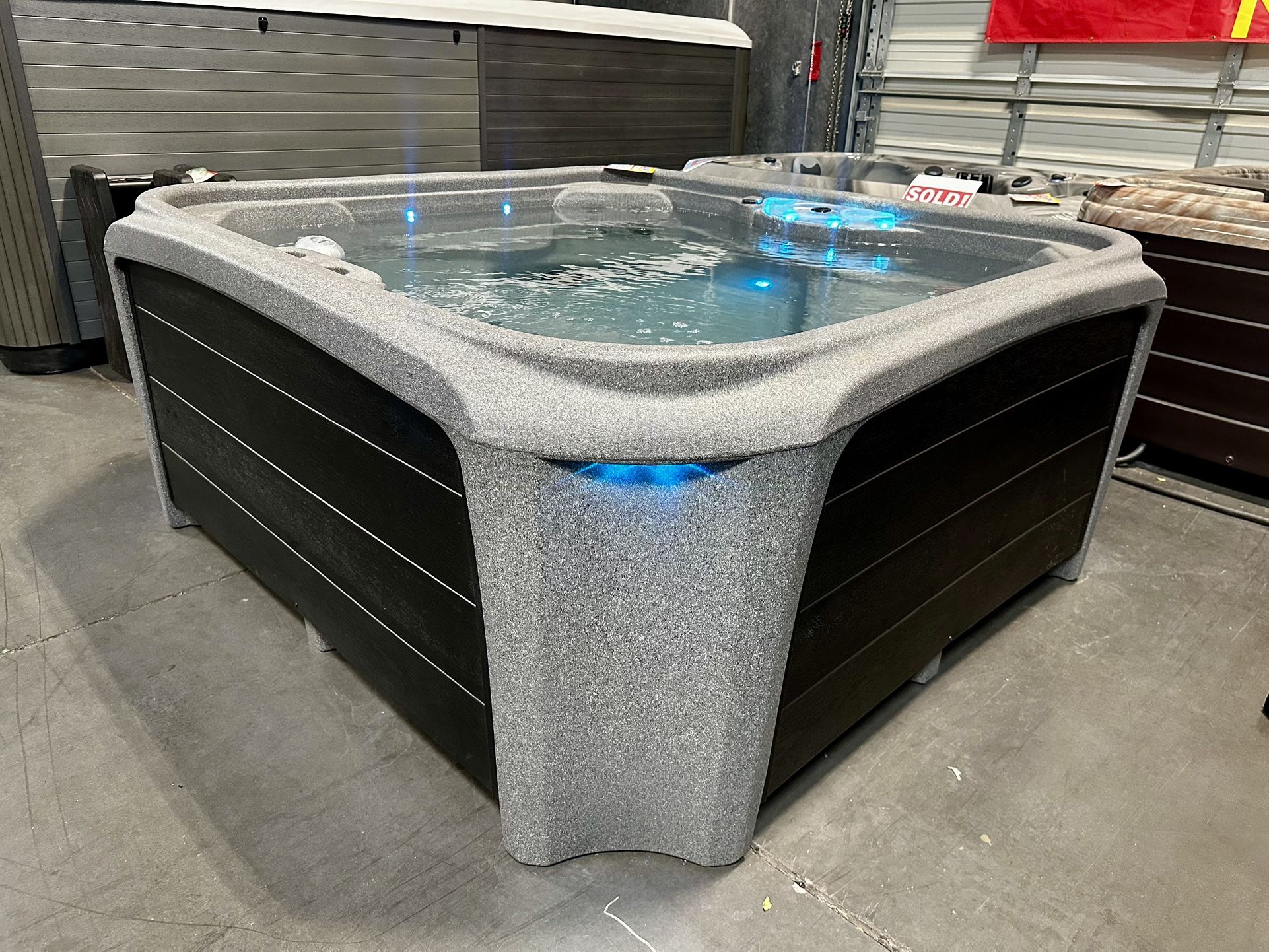 NEW DISCOUNTED 110v Plug And Play Hot Tub