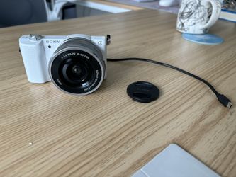 A5100 Sony Camera, White Mirrorless Like New