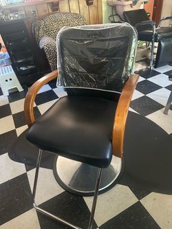 Salon Styling Chair with Wood Arms