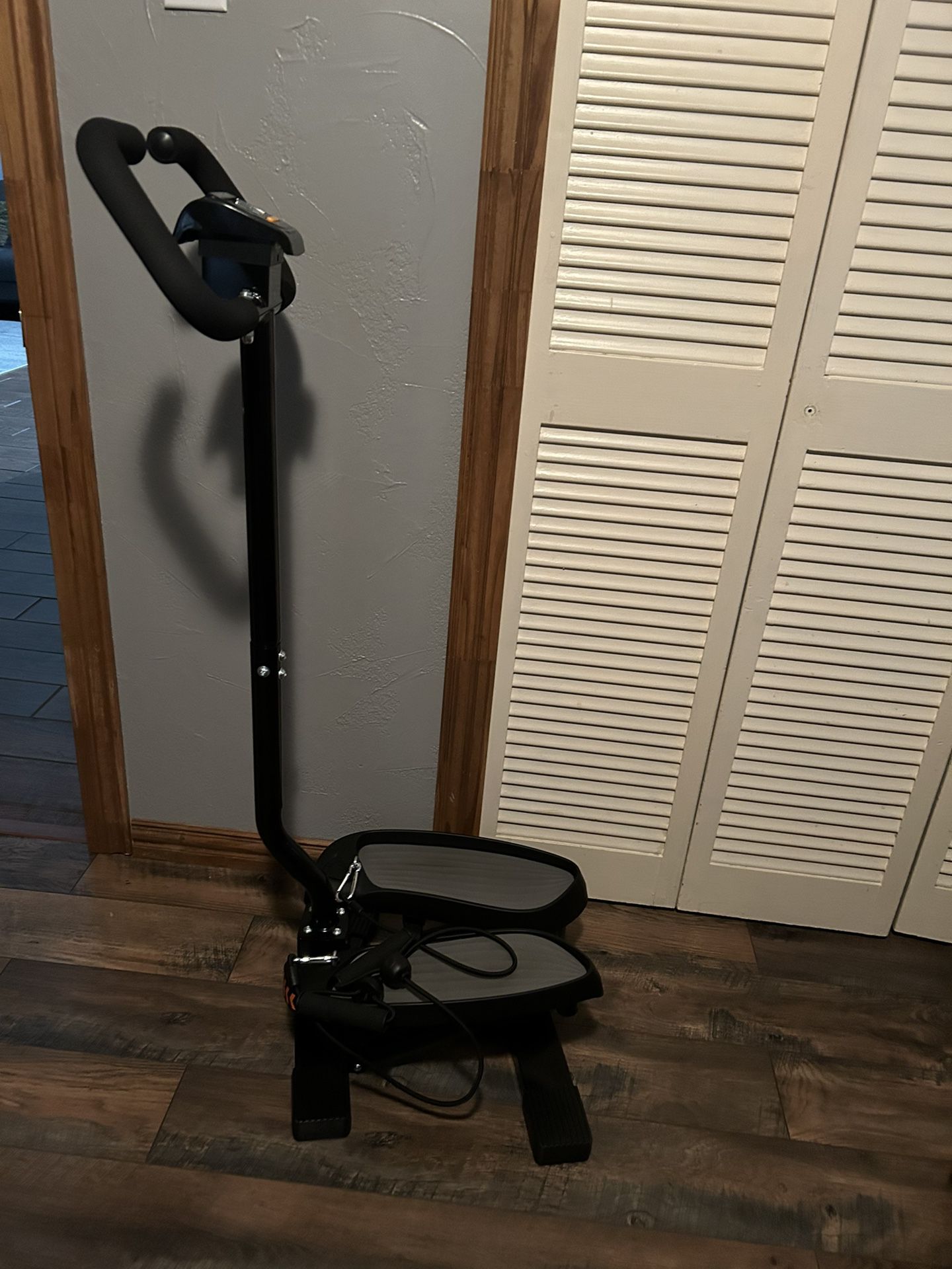 stair stepper with resistance bands Like New 