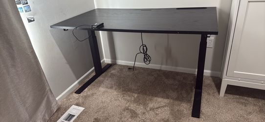 Widened and enlarged electric height-adjustable computer desk
