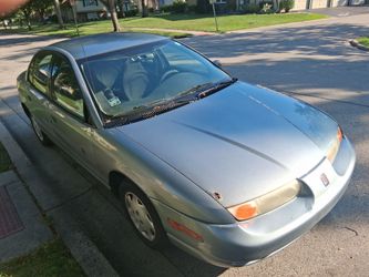 Gray  2002 saturn for sale