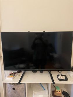 40" Vizio Smart TV (4K UHD) with Remote - Moving Sale!