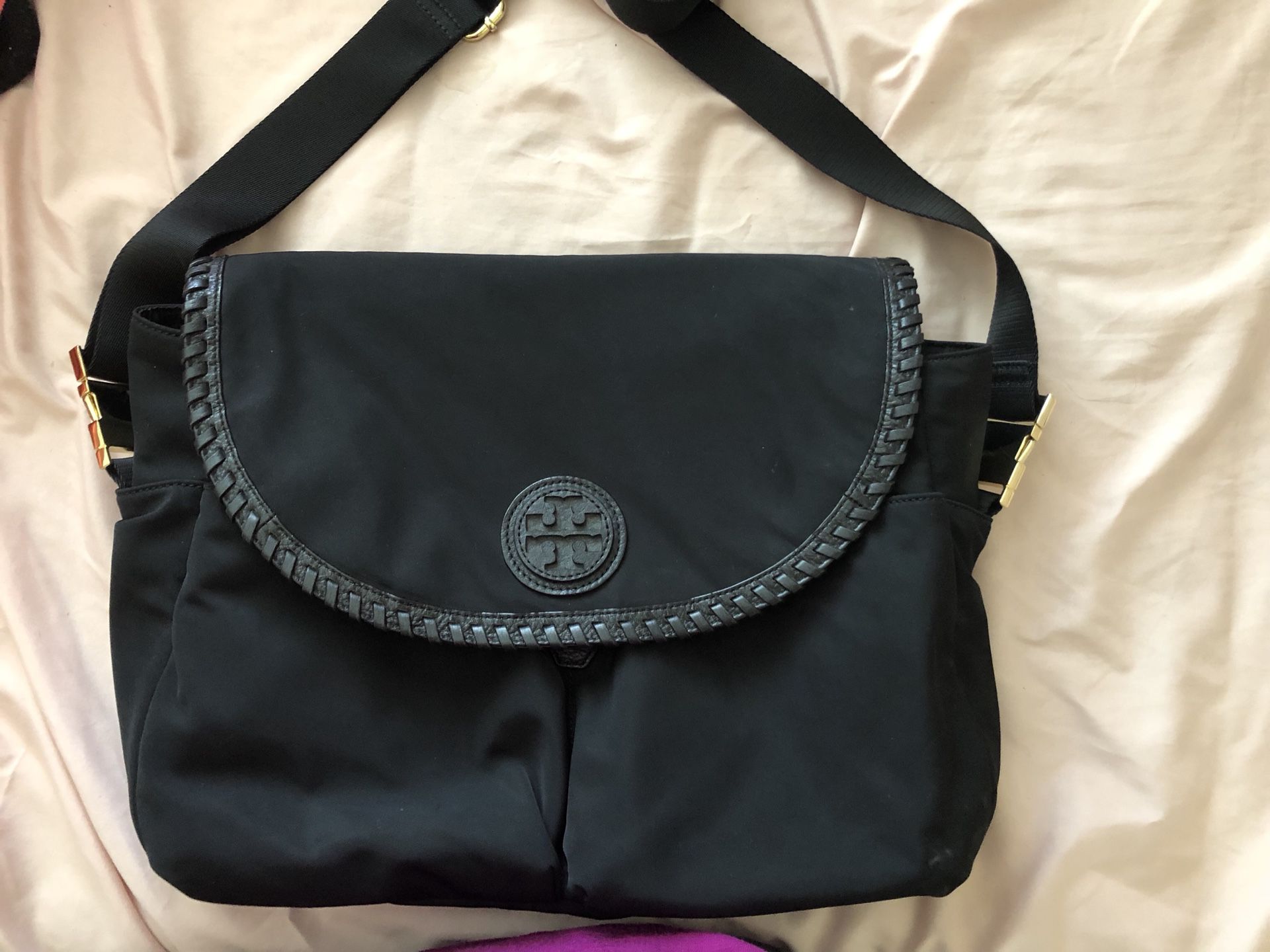 Tory Burch - Emerson Bucket Bag - Black for Sale in Chula Vista, CA -  OfferUp
