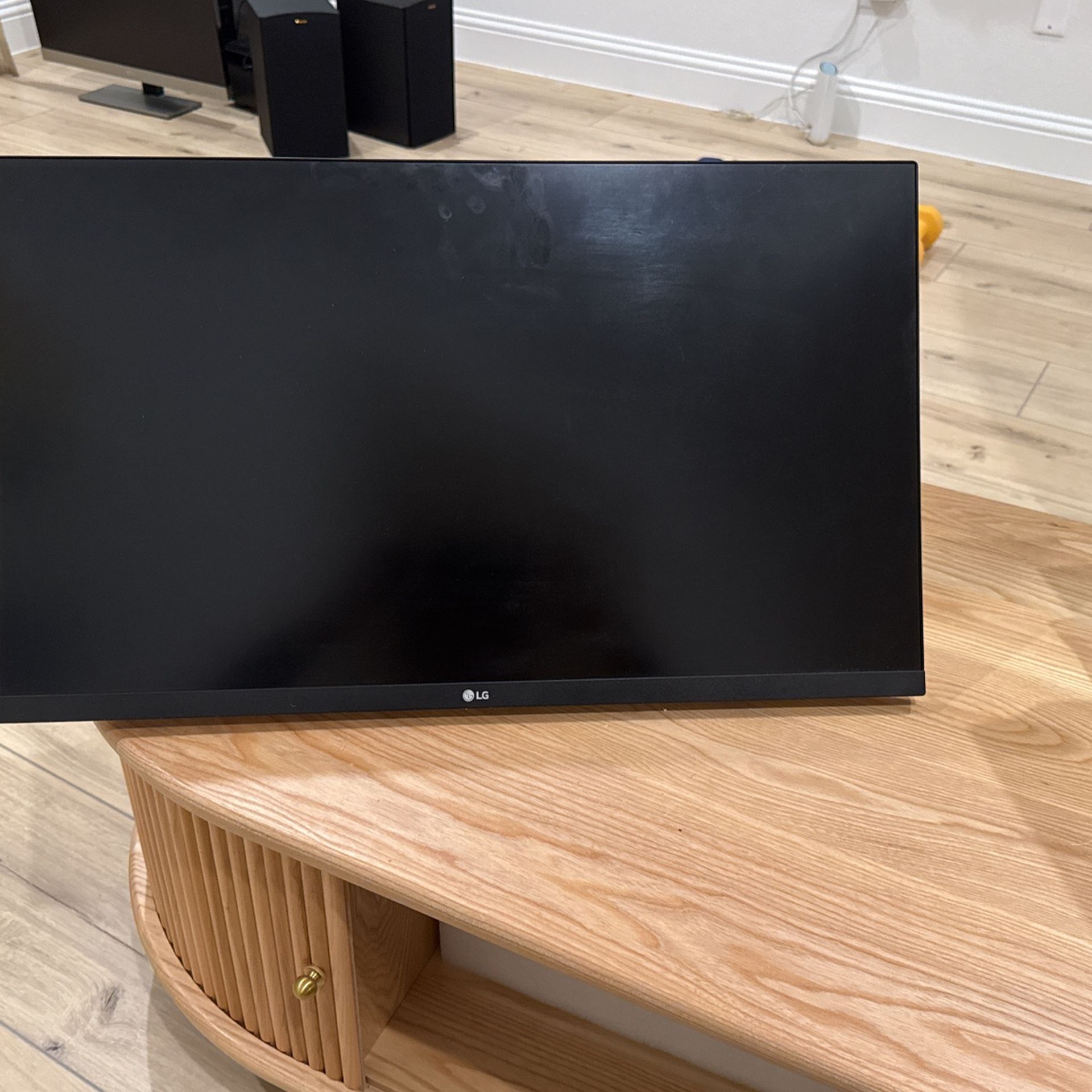 LG 27MN60T 27” FHD IPS Monitor – Excellent Condition