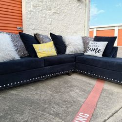 Gorgeous 😍 Black L-Shape Sectional 