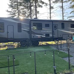 2019 Keystone Carbon 403 Toy Hauler Upgraded Well Maintained $54,800