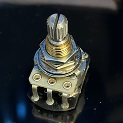 EmG 25K VOLUME 25k Volume Pot, SOLDERLESS - Standard Strat™ sized volume replacement potentiometer. Accessories ELECTRO MAGNETIC GENERATOR/ EMG (EMGs)