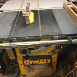 DEWALT Table Saw With Gigs.      $595 Cash.      South Austin.     