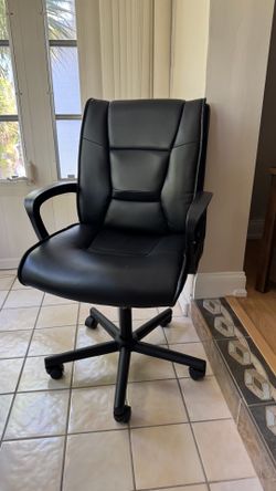 Elama Faux Leather Mid-Back Office Chair – Black