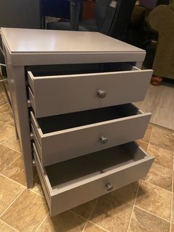 Small Nightstand w Drawers