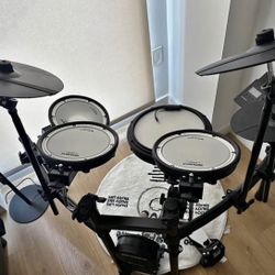 .Roland TD-17KV Electronic Drum-Set. 