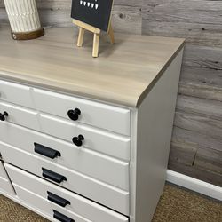 Gorgeous Solid Wood Dresser With 6 Drawers 