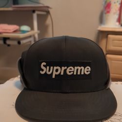 SUPREME New Era Hat With Wind Stopper