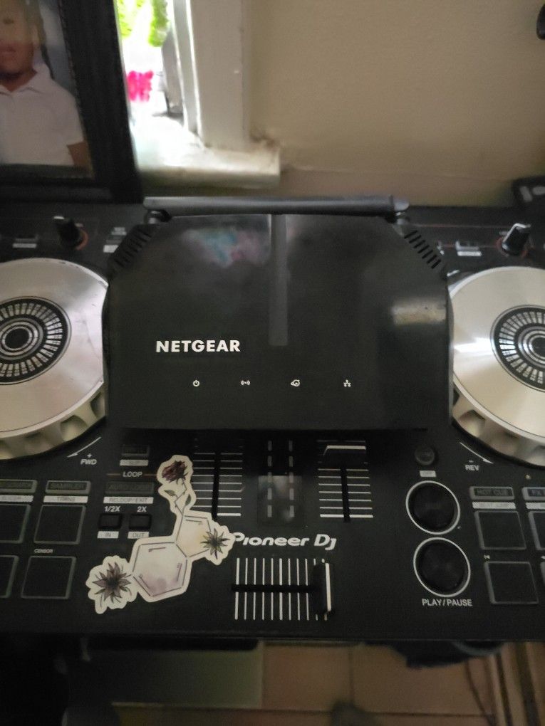 Nether AC1200 WiFi Router