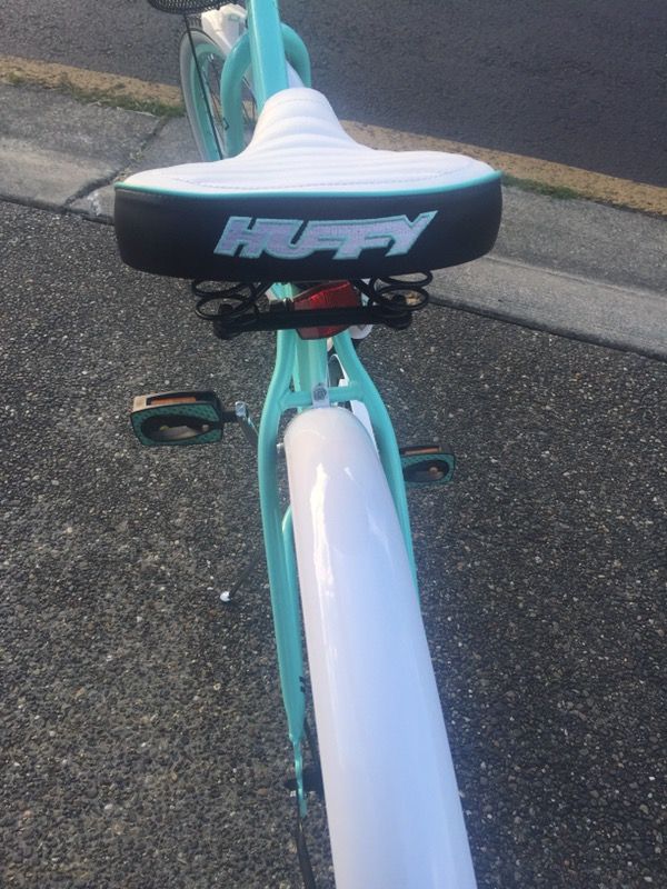 Girls 24 inch Huffy Summerland Cruiser Bike Mint for Sale in