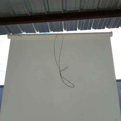 Projector Screen / Pull Down Screen 