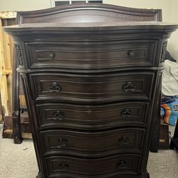 5 drawer mahogany wood~dresser ~ beautiful condition~