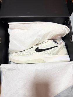 KOBE VI ALL STAR SIZE 11.5 (BRAND NEW / NEVER WORN)