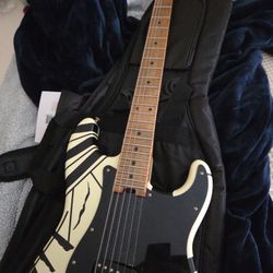 EVH EVH Striped Series '78 Eruption Guitar - White w/ Black Stripes Relic