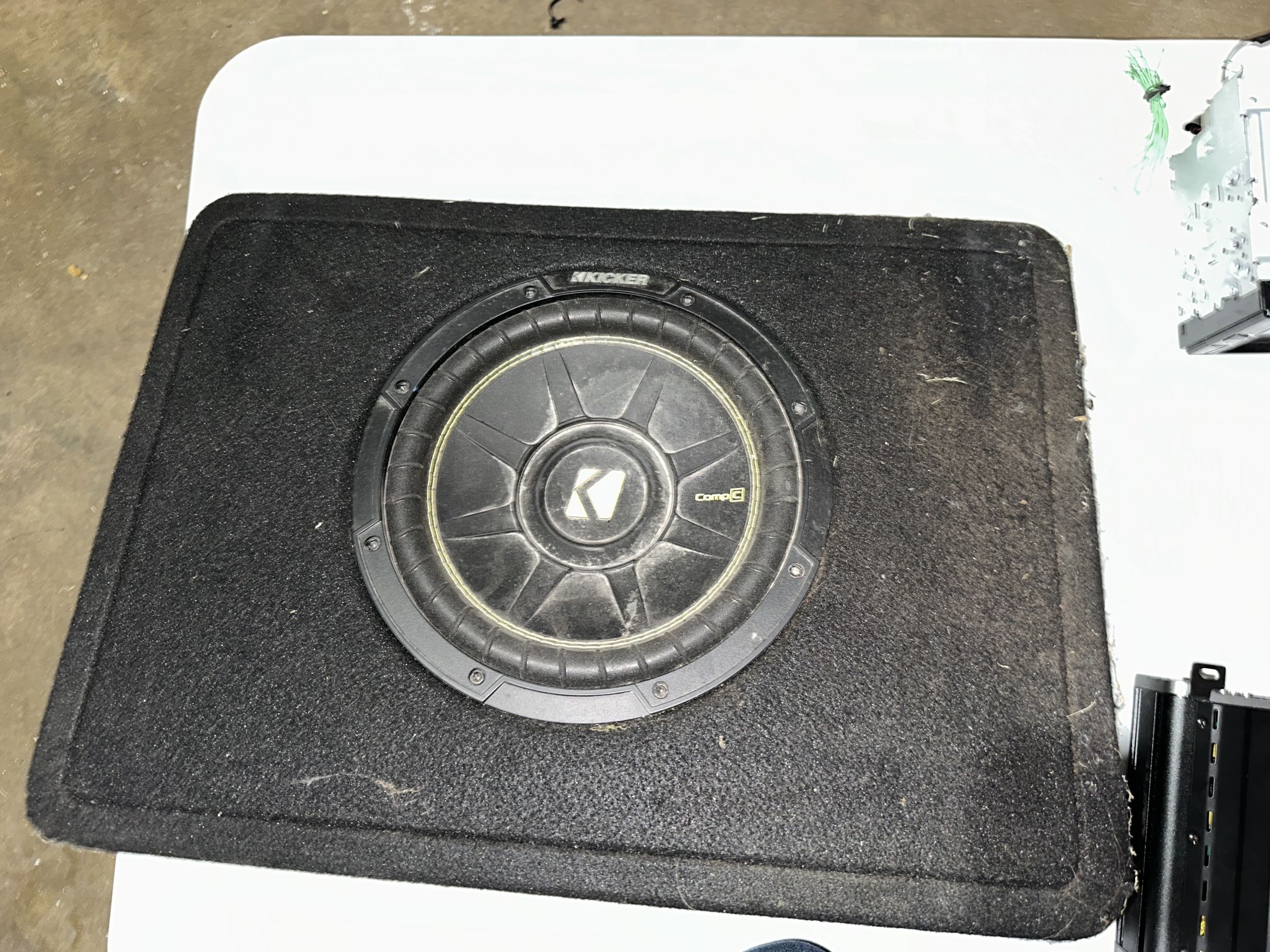 Car audio Set Up- Amplifier/ Radio/ Bocina