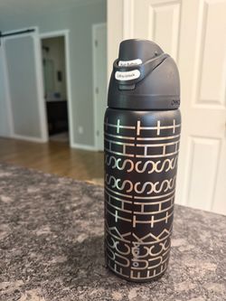 Custom Engraved 32oz FreeSip Water Bottle