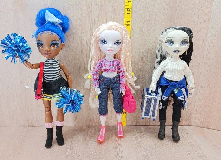 ***Pending Pick Up ***Rainbow High Fashion Doll Lot