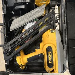 DEWALT 15 GUAGE CORDLESS NAILER (DC638)