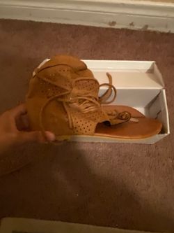 Flat sandals