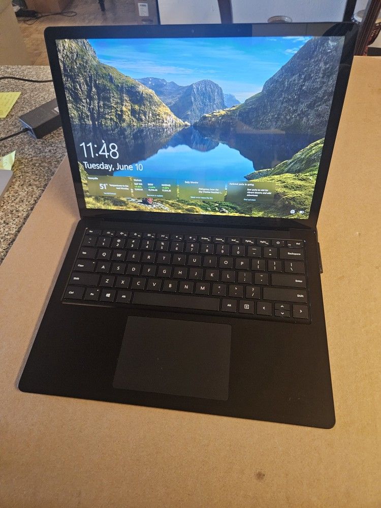 Microsoft Surface Laptop i7 512gb SSD Drive 16gb Ram 14" Touchscreen Win 11 Pro MS Office