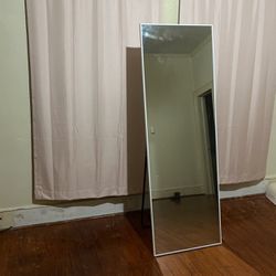 Stand-Alone Full-Body Mirror 