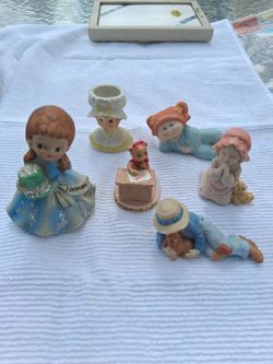 Small porcelain figures